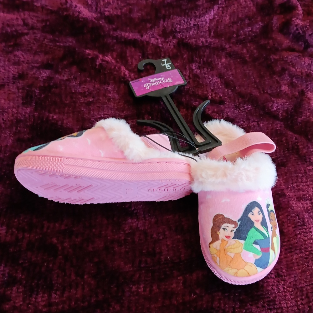 Toddler slippers  size 7/8